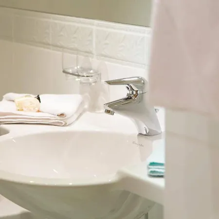 Rosa Canina Superior Hotel 3*